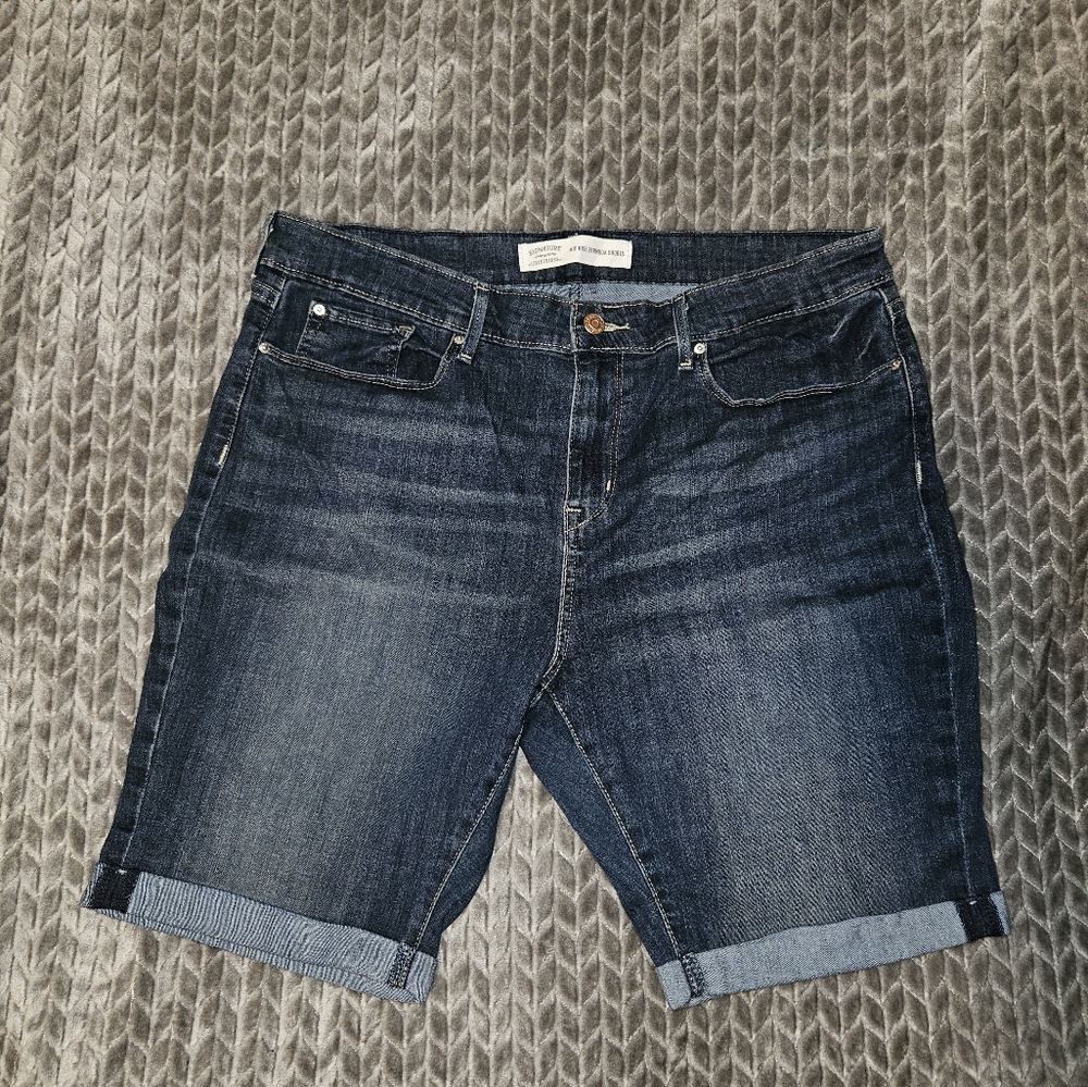Signature Levi's Women's Bermuda Jean Shorts Size 18
